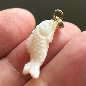 🖤1970s Carved FISH 🐠 White Coral Charm Pendant with Goldtone Bail